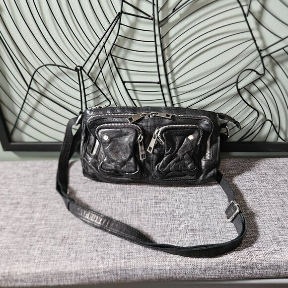 Núnoo | Stine Washed Black Leather Crossbody Bag - Picture 13 of 14